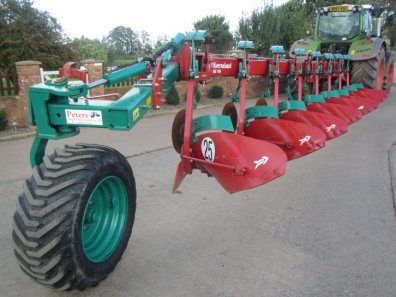 Kverneland BE 100 8 furrow semi mounted plough