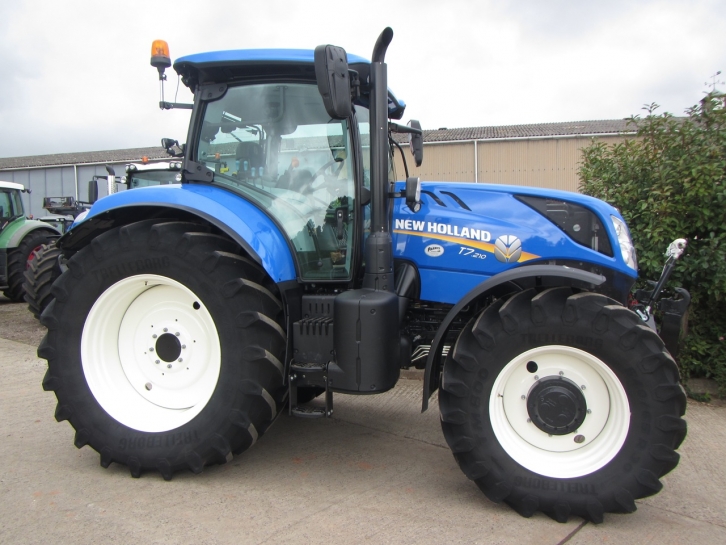 New Holland T7.210