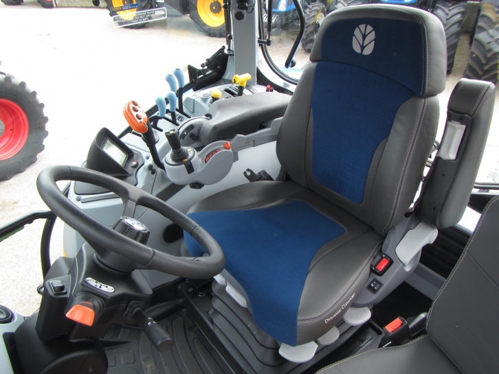 New Holland T7.210