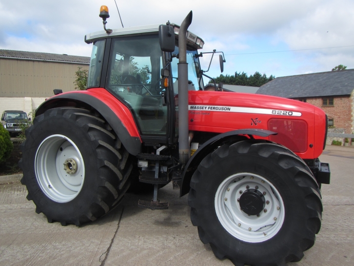 Massey Ferguson 8220 Xtra