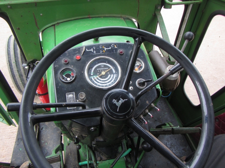 John Deere 3120
