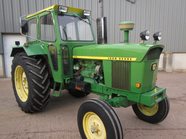 John Deere 3120