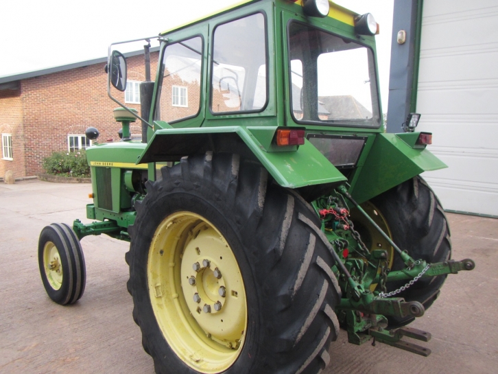 John Deere 3120