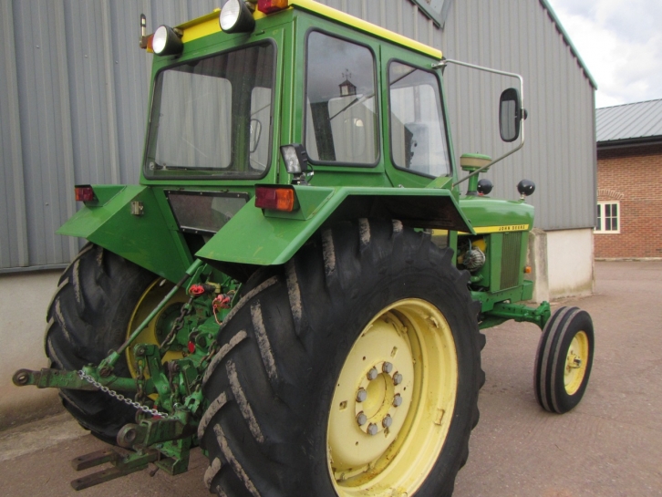 John Deere 3120