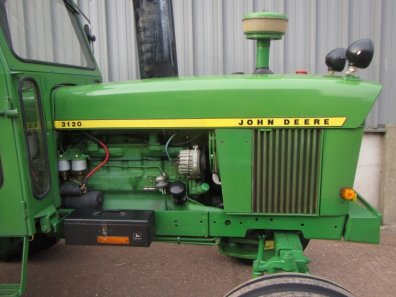John Deere 3120