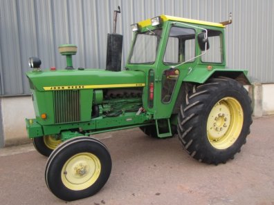 John Deere 3120