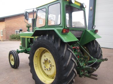 John Deere 3120
