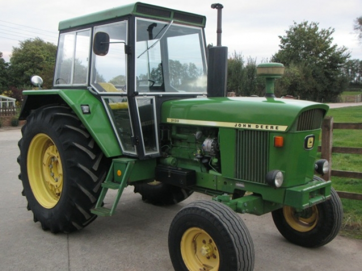 John Deere 3130
