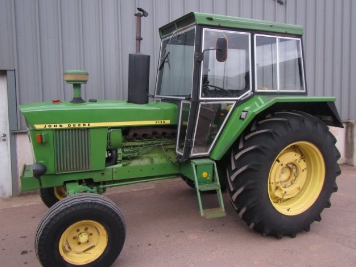 John Deere 3130