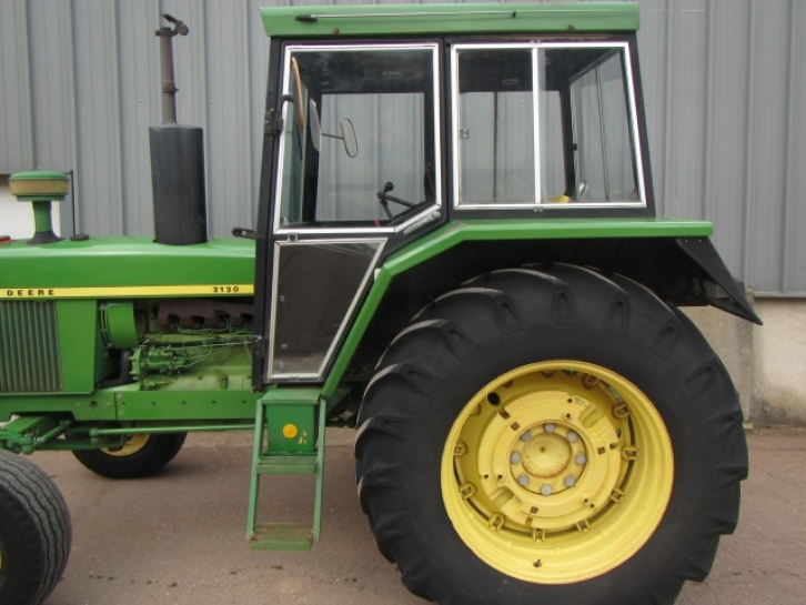 John Deere 3130