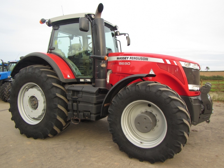 Massey Ferguson 8690