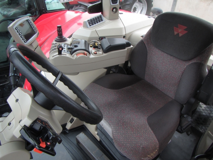 Massey Ferguson 8690