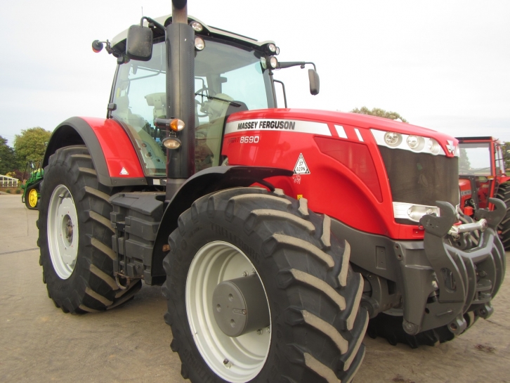 Massey Ferguson 8690