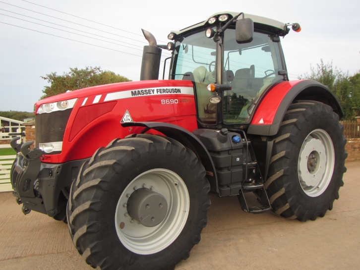 Massey Ferguson 8690