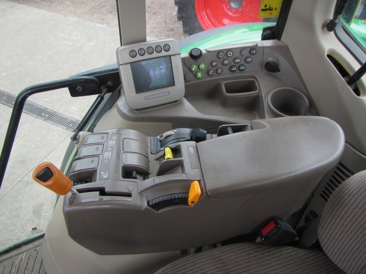John Deere 6830