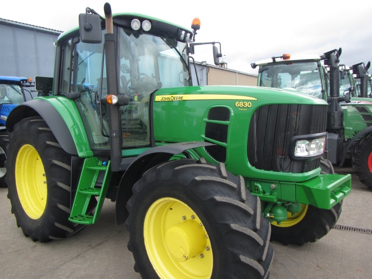 John Deere 6830