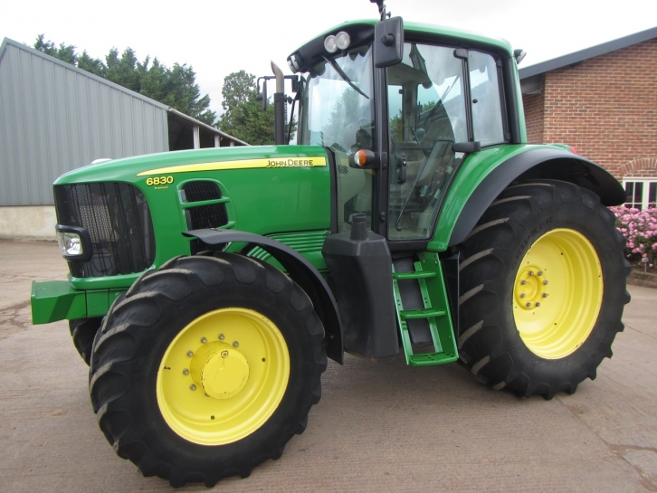 John Deere 6830