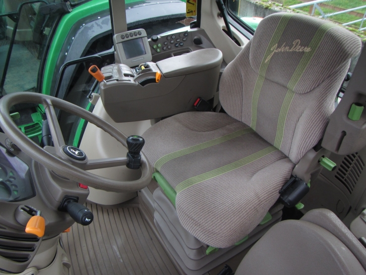 John Deere 6830