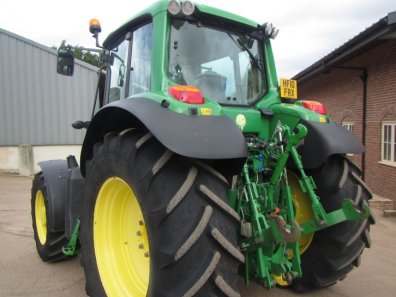 John Deere 6830