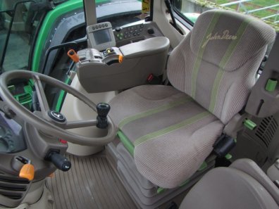 John Deere 6830