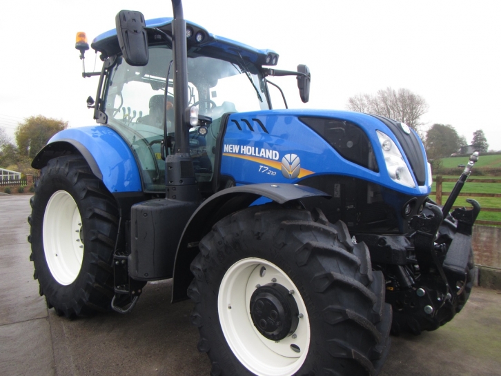 New Holland T7.210