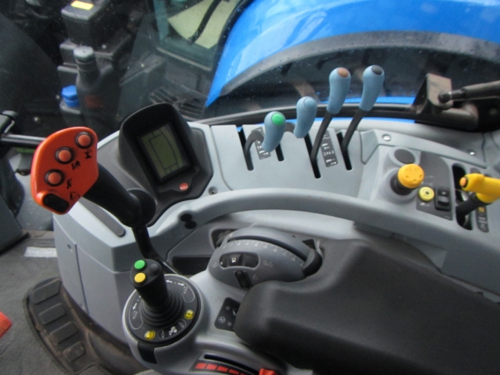 New Holland T7.210