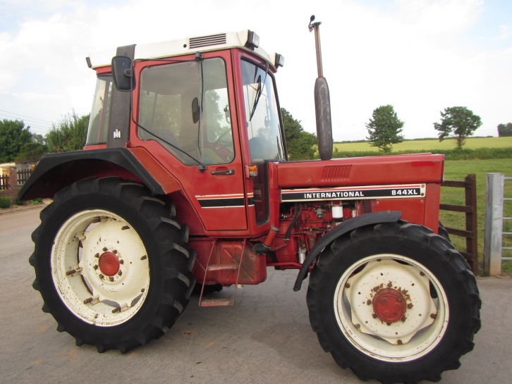 International 844 XL