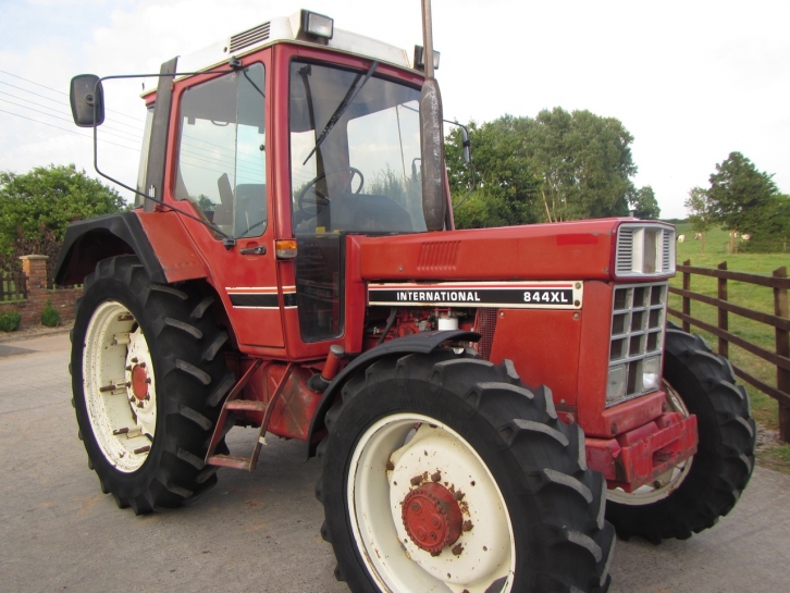 International 844 XL