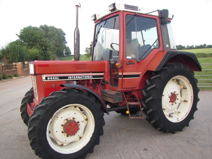 International 844 XL