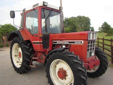 International 844 XL
