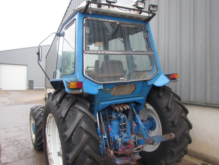 Ford 7600