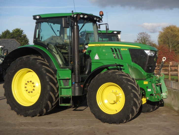 John Deere 6210R