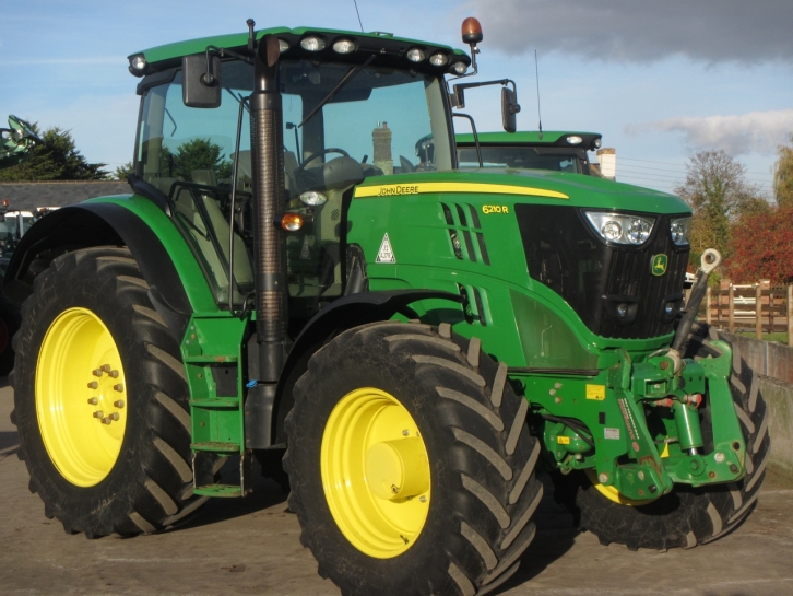 John Deere 6210R