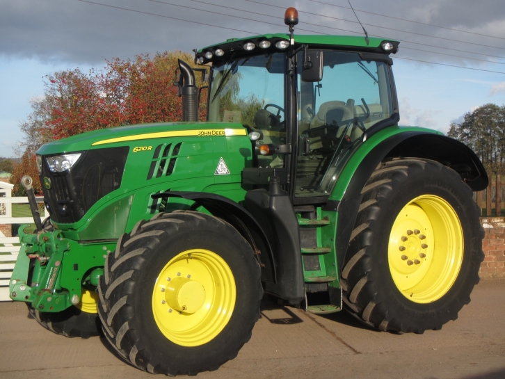 John Deere 6210R