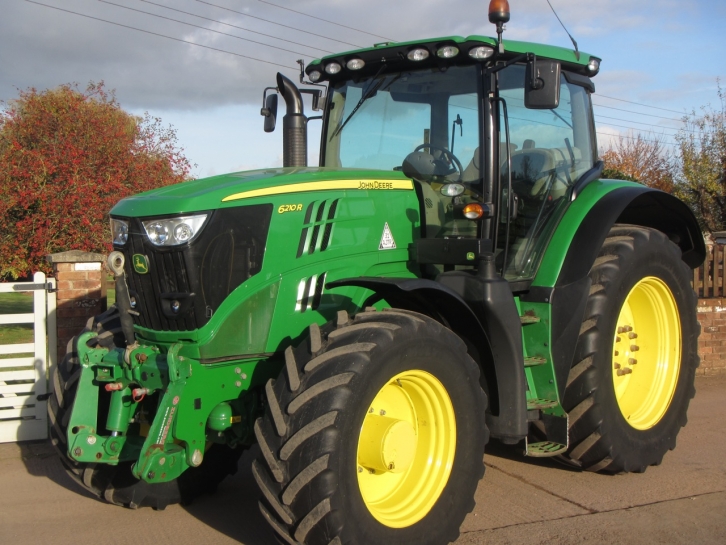 John Deere 6210R