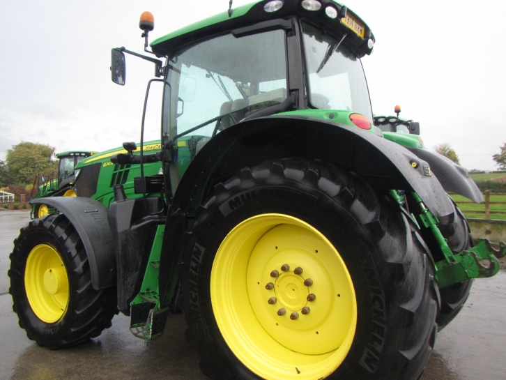 John Deere 6210R