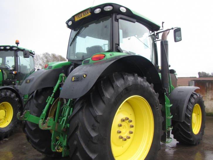 John Deere 6210R