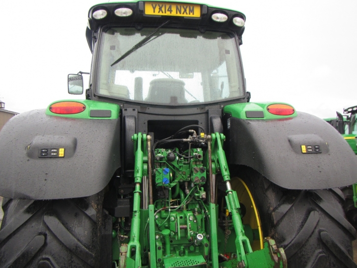 John Deere 6210R