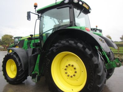 John Deere 6210R