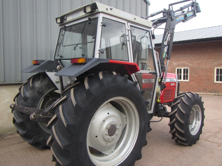 Massey Ferguson 390