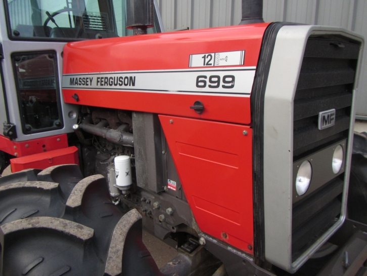 Massey Ferguson 699