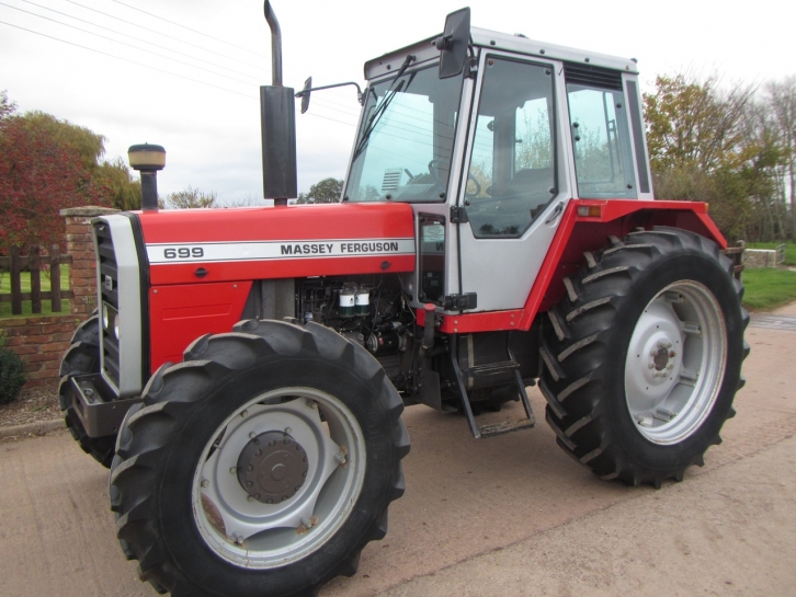 Massey Ferguson 699