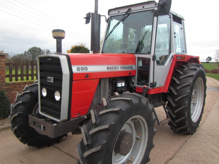 Massey Ferguson 699