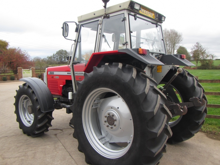 Massey Ferguson 399