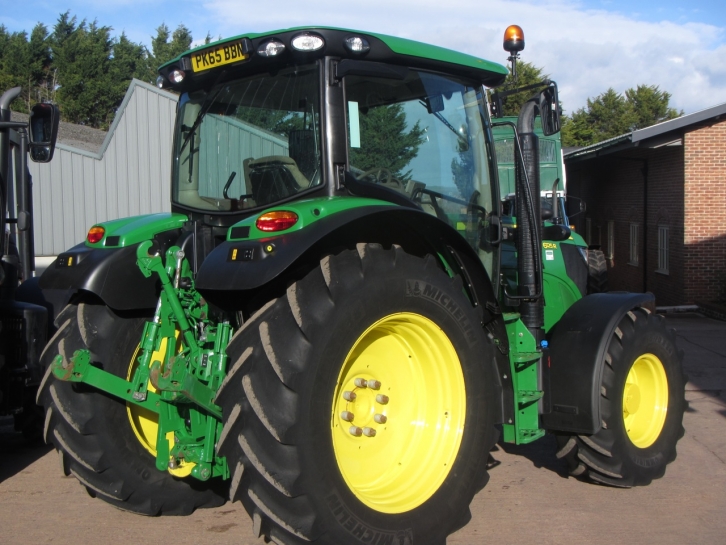 John Deere 6125R