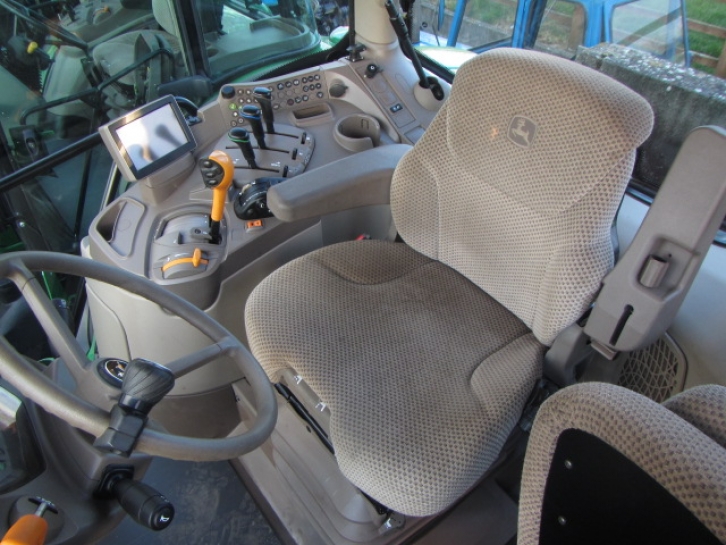 John Deere 6125R