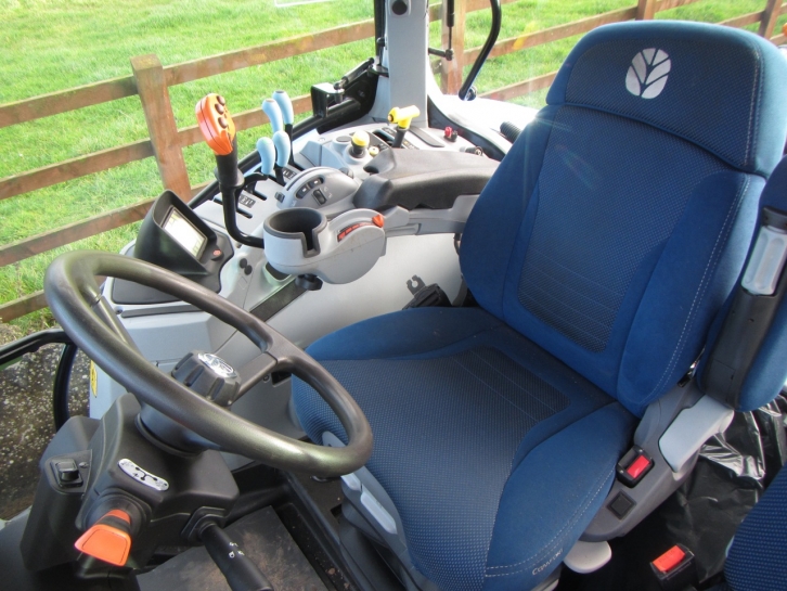 New Holland T7.210