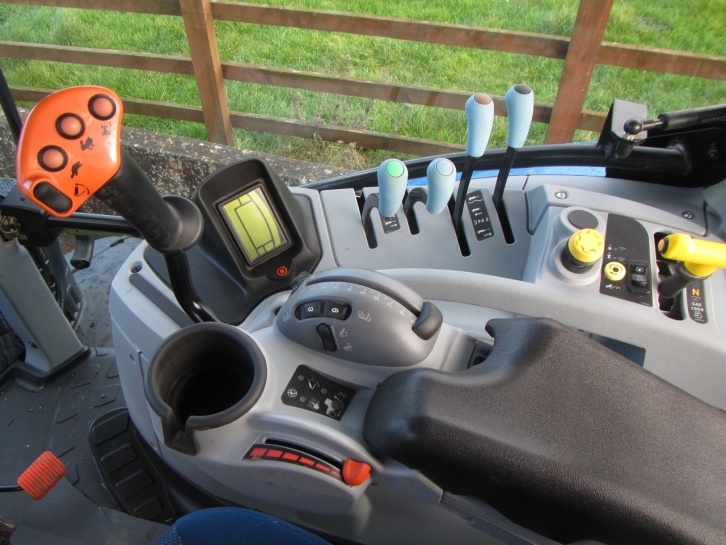 New Holland T7.210