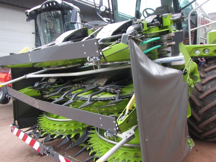 Claas Orbis 750 10 row maize header