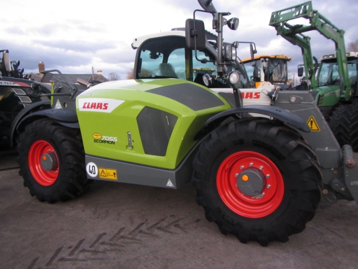 Claas Scorpion 7055